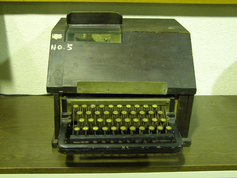 甲種鍵盤鑽孔機：英文 日東製作所(1941)